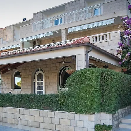 In With Kitchen Selca (Brac)