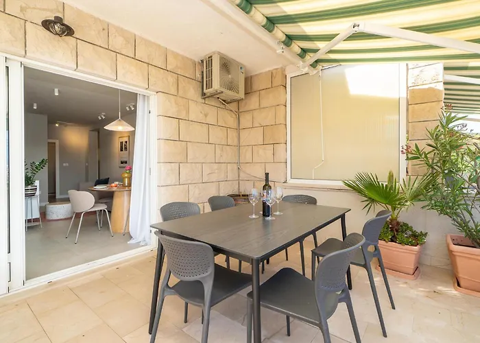 Lejlighed In With Kitchen