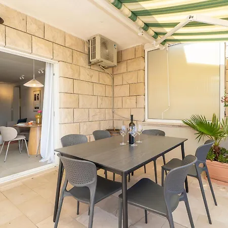 Apartman In With Kitchen