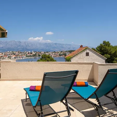 Gorgeous Apartment In Selca With House Sea View Διαμέρισμα *