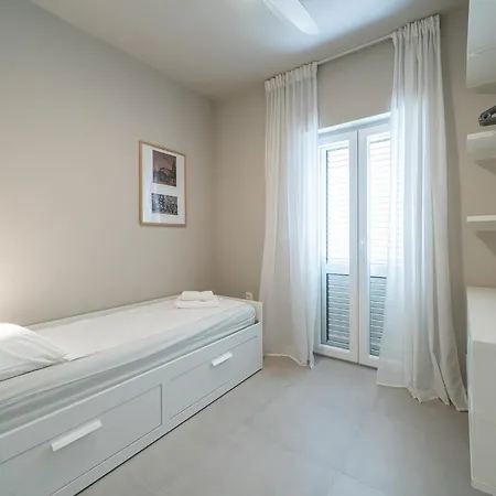 Gorgeous Apartment In Selca With House Sea View *