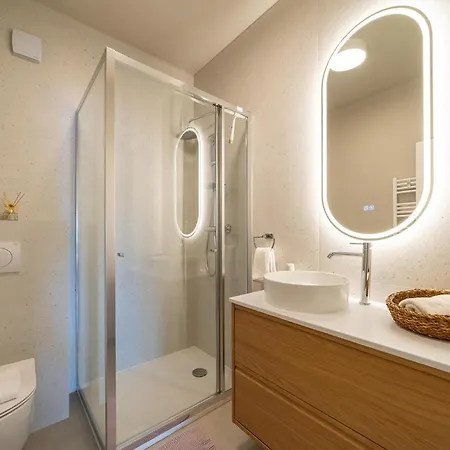 Gorgeous Apartment In Selca With House Sea View * Selca (Brac)